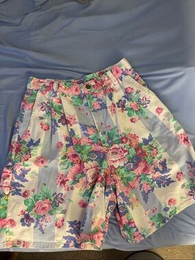 Vintage Women's Floral High-Waist Bermuda Shorts in Pink & Blue